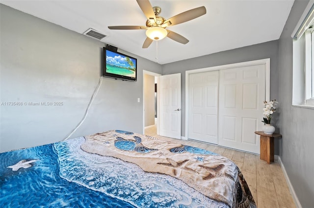 bedroom with ceiling fan, a closet, and light wood-type flooring