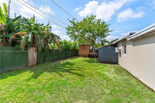 view of yard with a storage unit