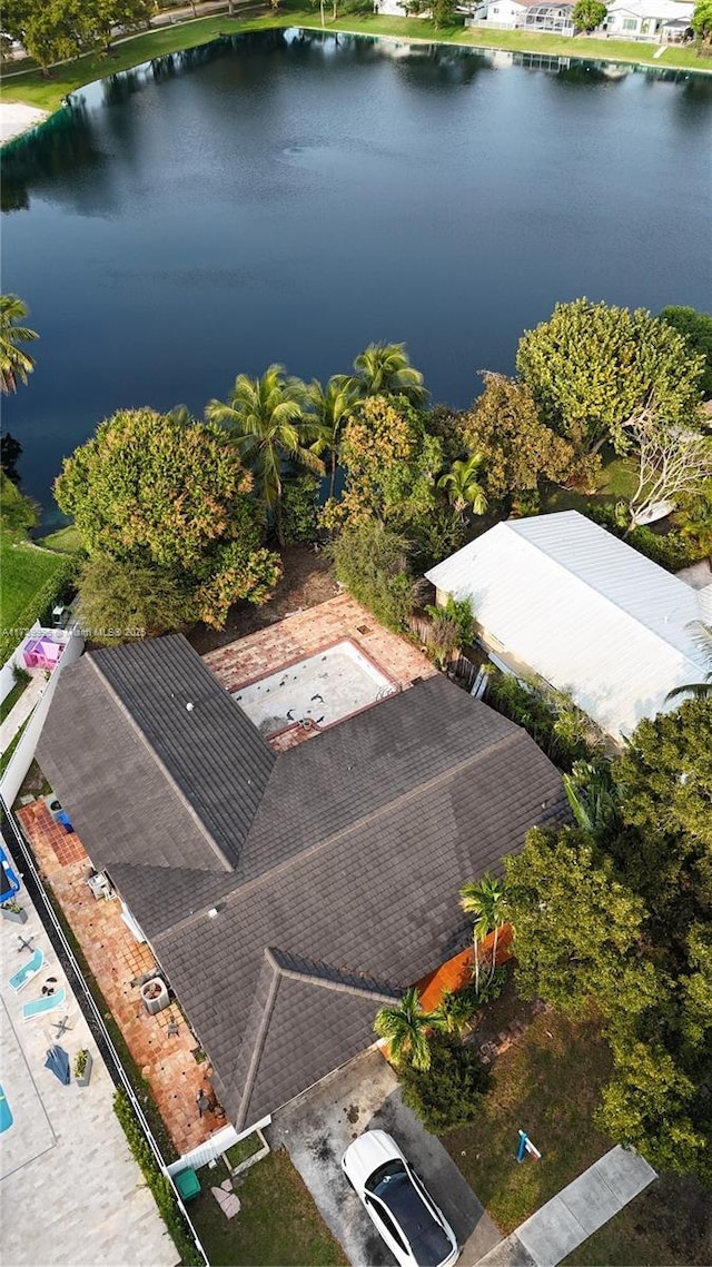 bird's eye view with a water view