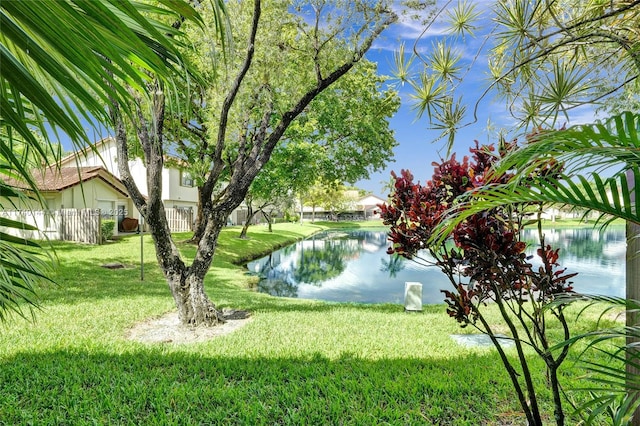 view of yard featuring a water view