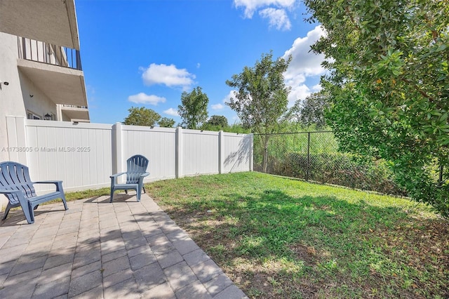 view of yard with a patio