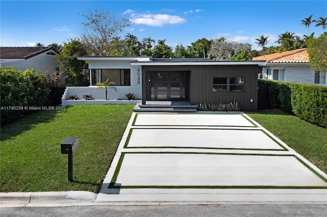 view of front of property with a front lawn