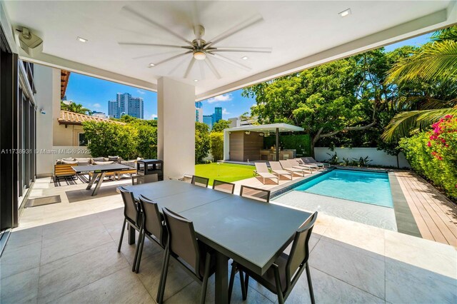 view of pool with a lawn and a hot tub