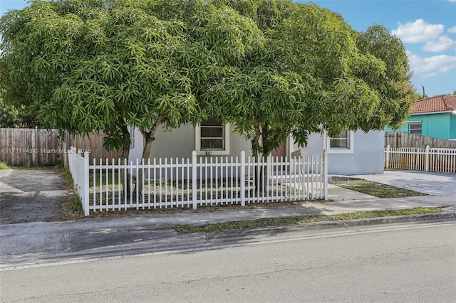 view of front of property