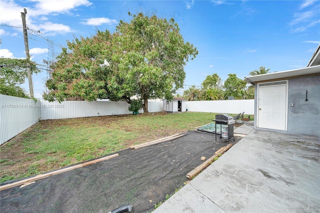 view of yard with a patio