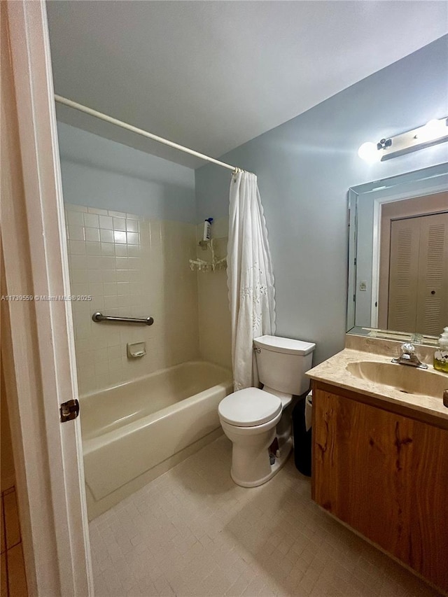 full bathroom featuring vanity, toilet, and shower / bath combo with shower curtain