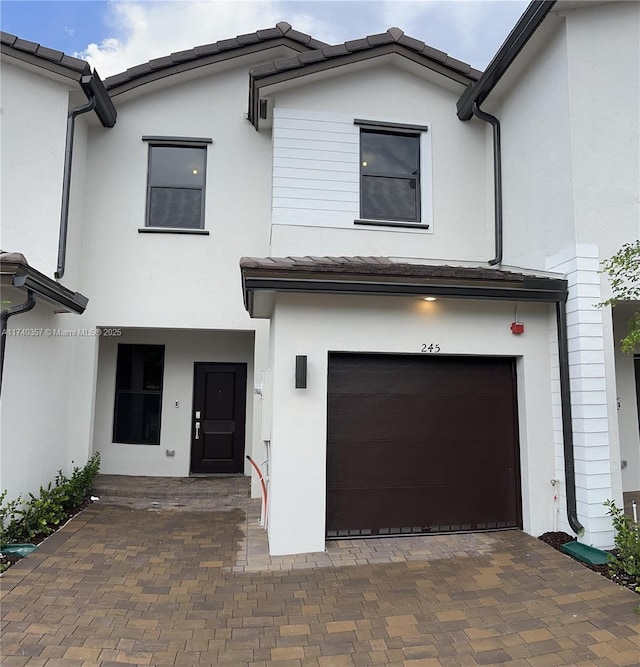 view of front facade with a garage