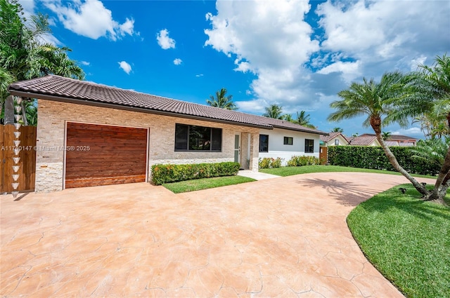 view of front of property featuring a garage and a front yard