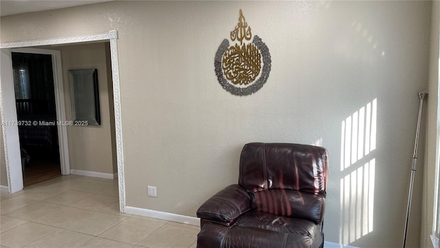 sitting room with light tile patterned flooring