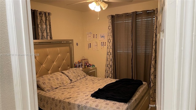 bedroom with ceiling fan