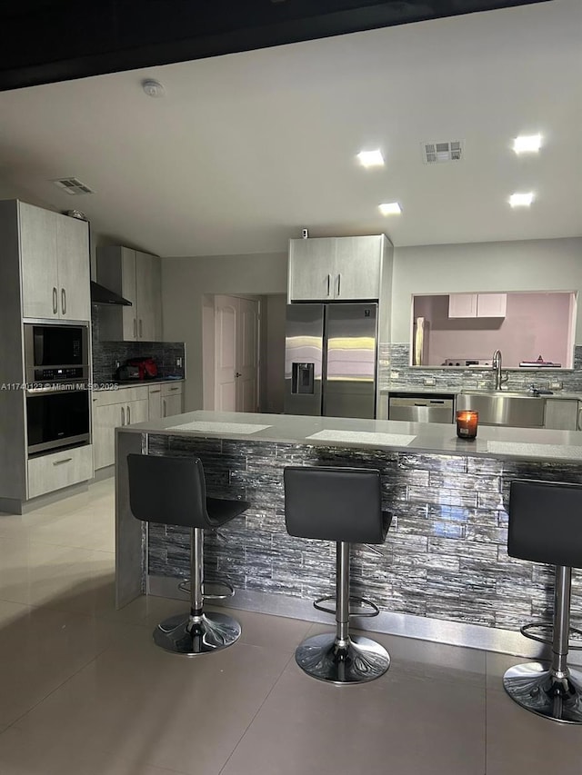 15281 SW 153rd St, Miami, FL 33187 - kitchen with stainless steel appliances, a sink, visible vents, and decorative backsplash