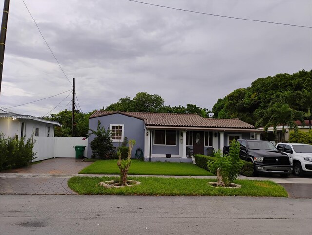 view of front of property with a front lawn