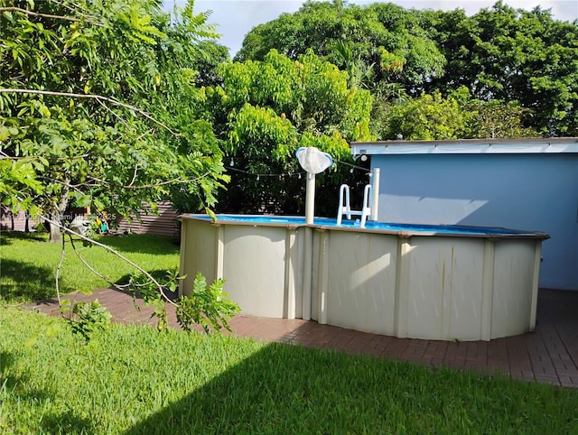 view of pool featuring a yard