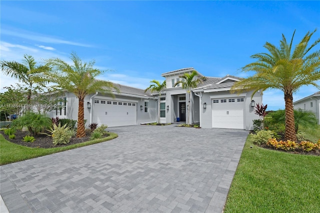 view of front of house featuring a garage and a front yard