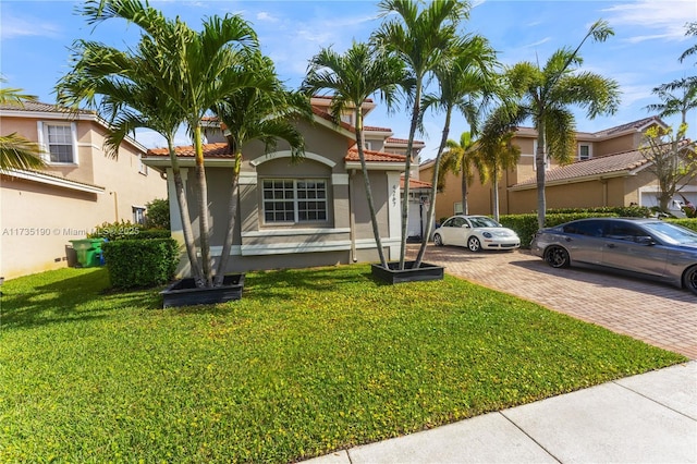 view of front facade featuring a front yard