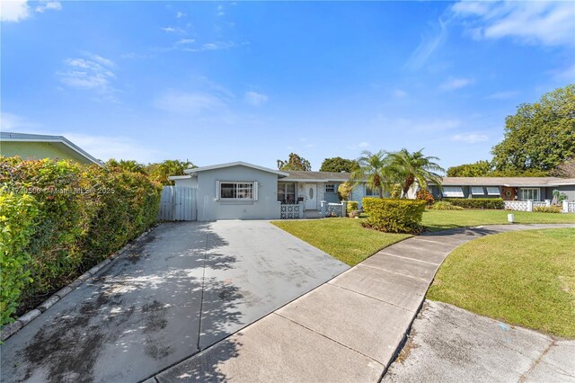 single story home featuring a front yard