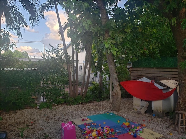 view of yard at dusk