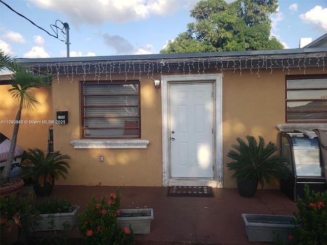 entrance to property featuring a patio area