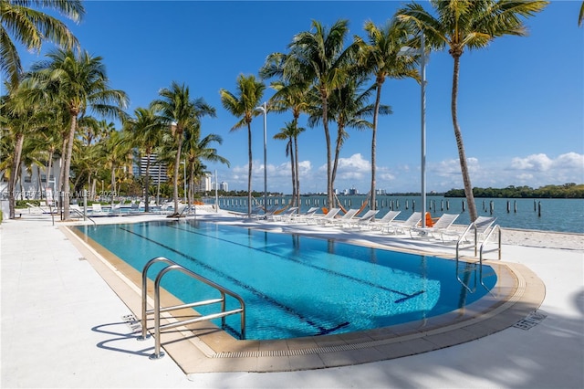 view of swimming pool featuring a water view