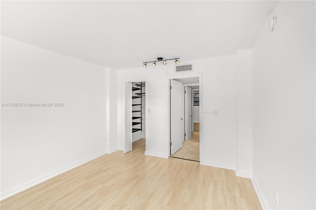 unfurnished room featuring light hardwood / wood-style floors