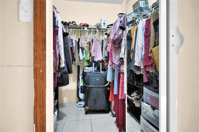 spacious closet featuring light tile patterned floors