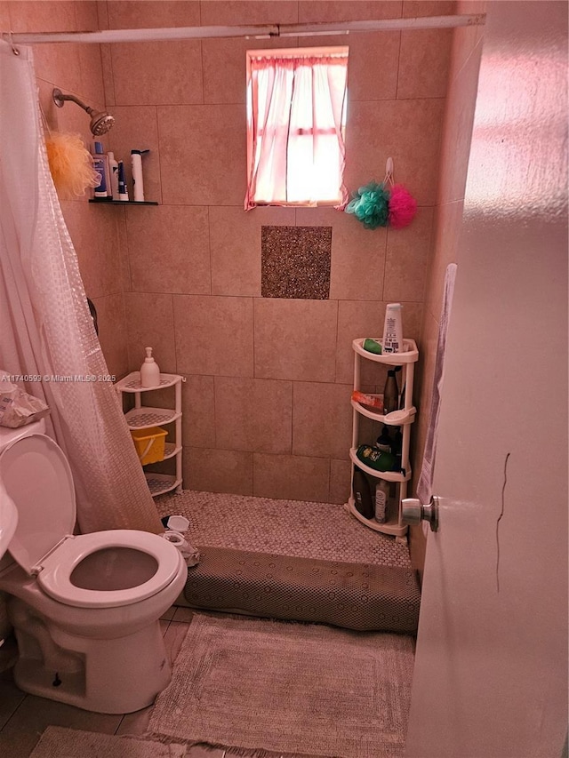 1260 NW 4th St, Miami, FL 33125 - full bathroom with a shower stall and toilet