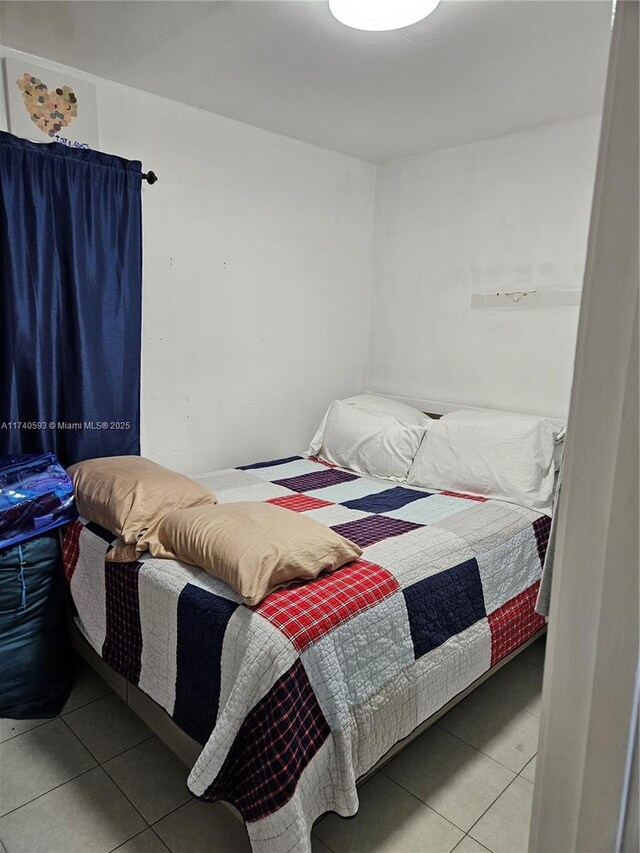 1260 NW 4th St, Miami, FL 33125 - view of tiled bedroom
