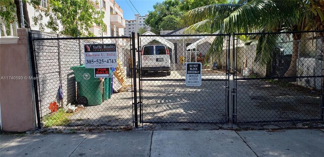 1260 NW 4th St, Miami, FL 33125 - view of gate