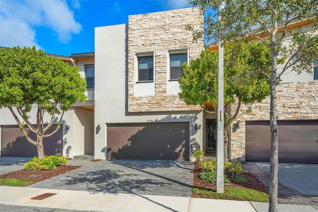 view of front of property featuring a garage