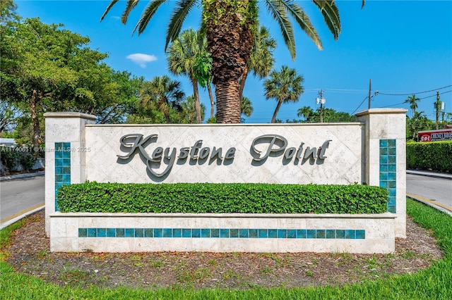 view of community / neighborhood sign