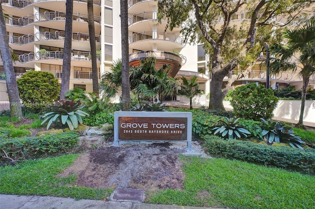 view of community / neighborhood sign