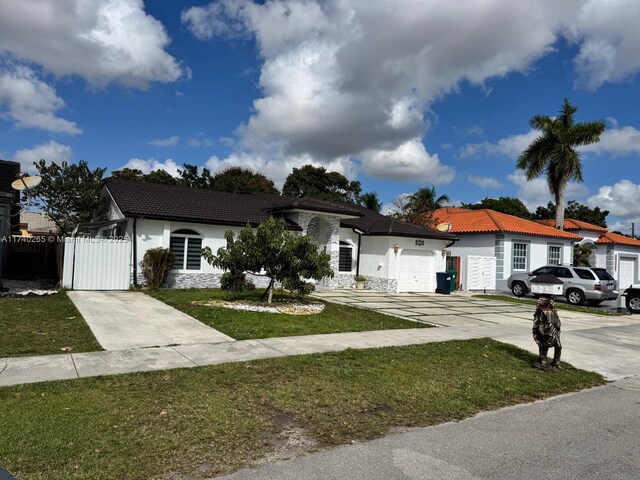 view of front of home featuring a garage and a front yard