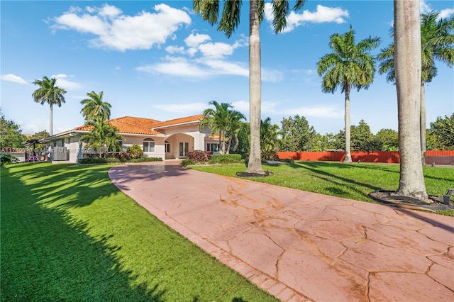 view of front of house with a front yard