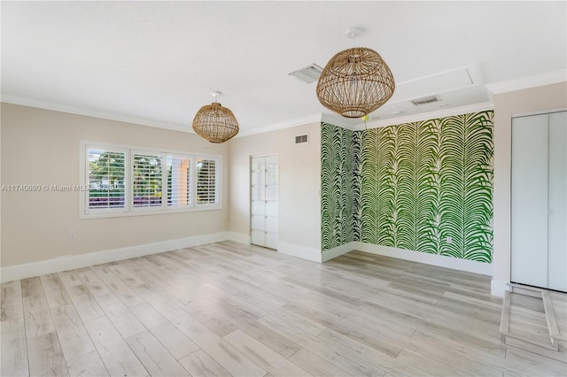 unfurnished room featuring crown molding and light hardwood / wood-style flooring