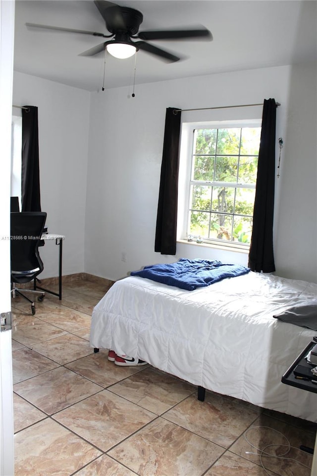 bedroom with ceiling fan