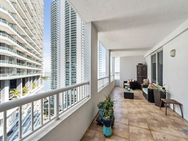 balcony featuring an outdoor hangout area and a water view