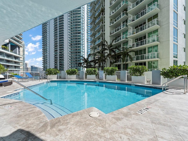 view of swimming pool