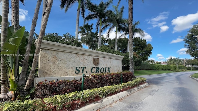 view of community / neighborhood sign