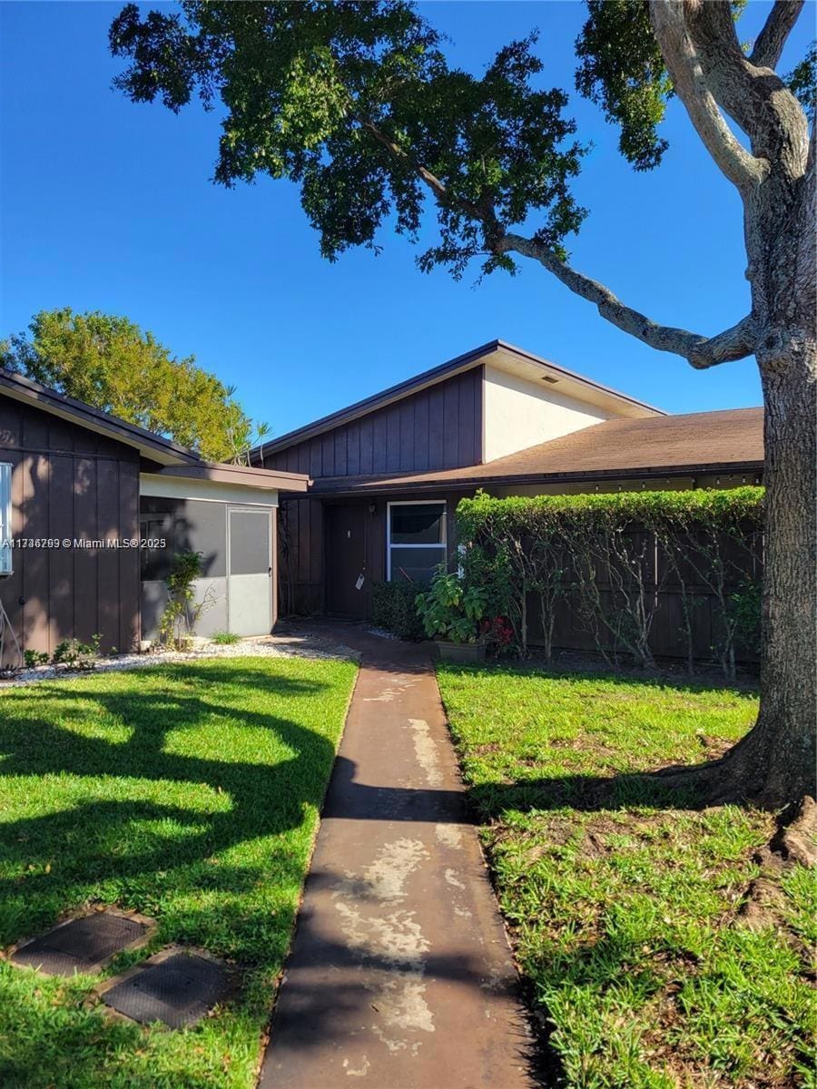 ranch-style home with a front lawn