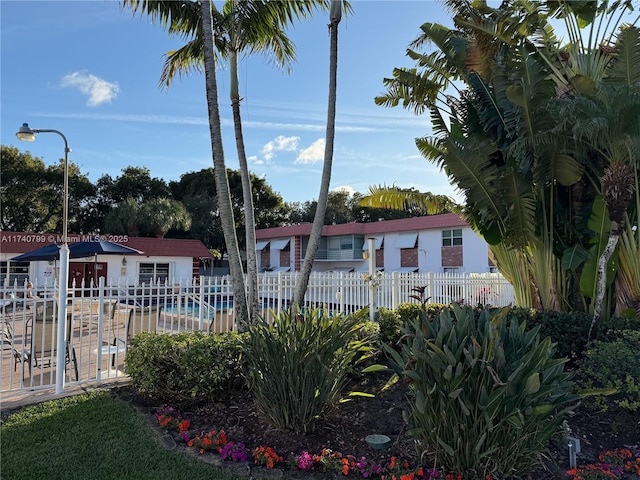 view of front facade featuring a community pool