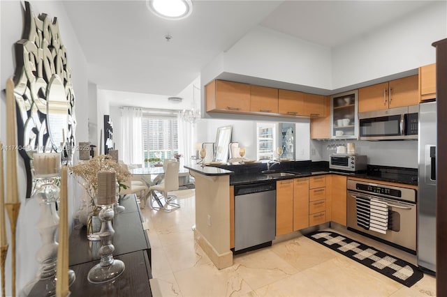 kitchen featuring appliances with stainless steel finishes, sink, and kitchen peninsula