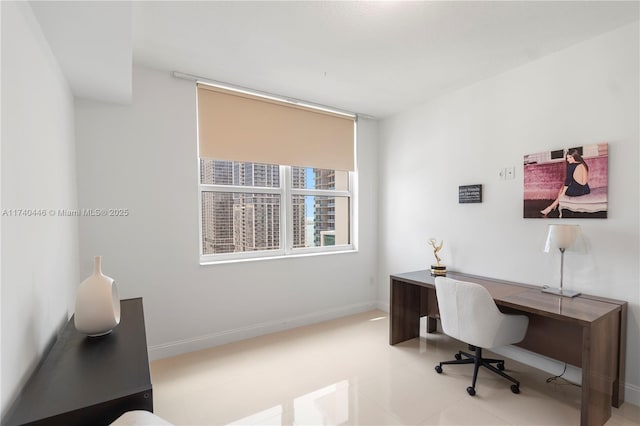 31 SE 5th St Unit 4018, Miami, FL 33131 - home office featuring baseboards