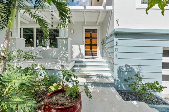 entrance to property featuring stucco siding