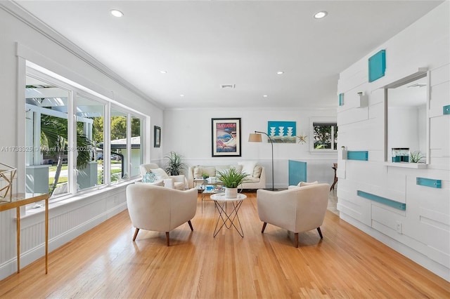 living area featuring plenty of natural light, ornamental molding, light wood-style flooring, and recessed lighting