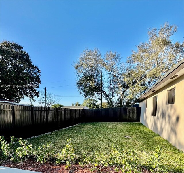 view of front of home with a front lawn