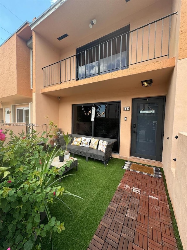 entrance to property with an outdoor living space