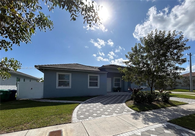 view of front of home with a front lawn