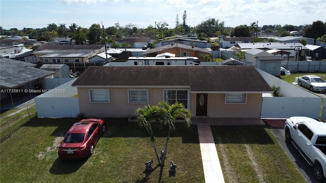 view of front of house featuring a front lawn