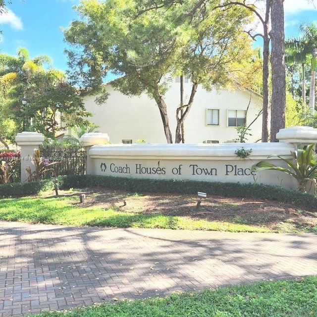 view of community / neighborhood sign