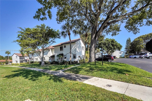 view of front facade with a front lawn